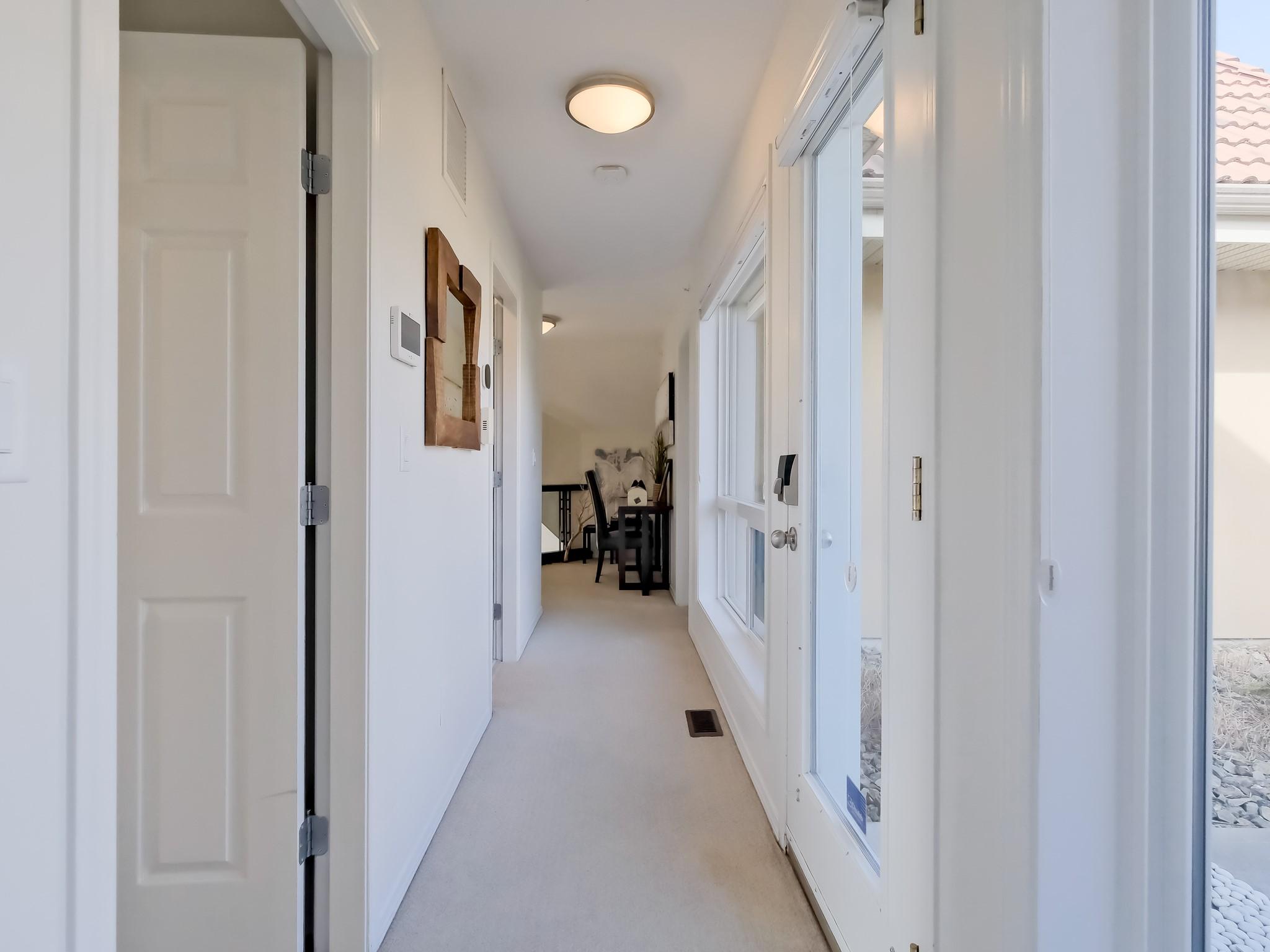 221-1088 Sunset Drive, Kelowna, BC - Indoor Photo Showing Other Room