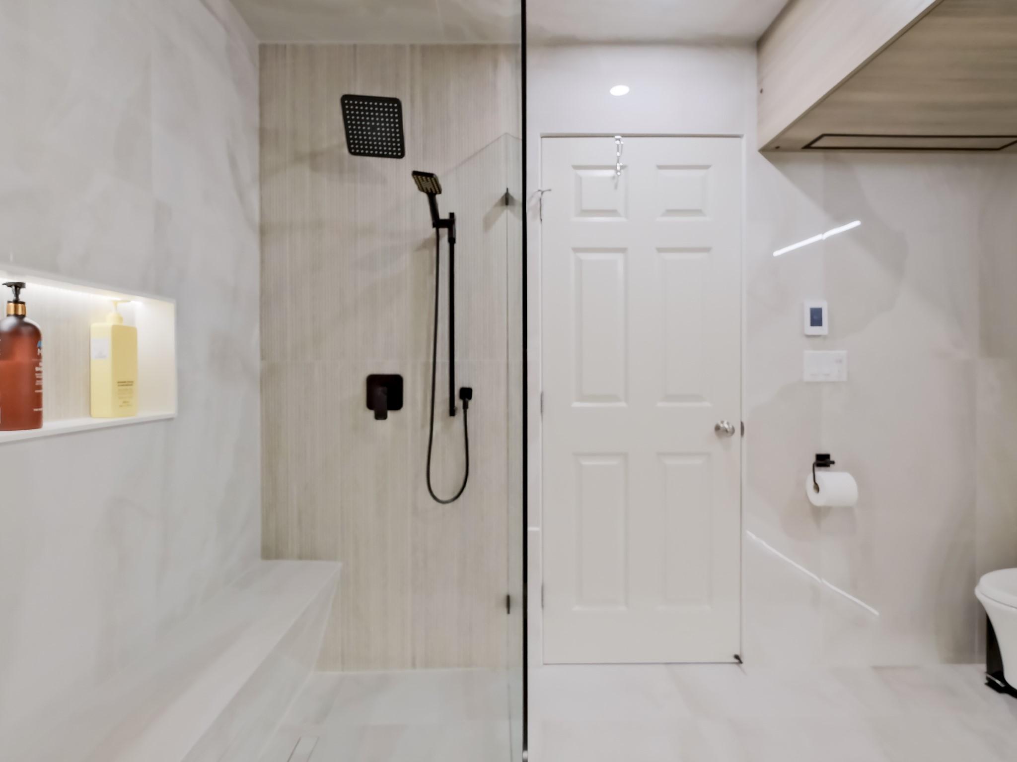 221-1088 Sunset Drive, Kelowna, BC - Indoor