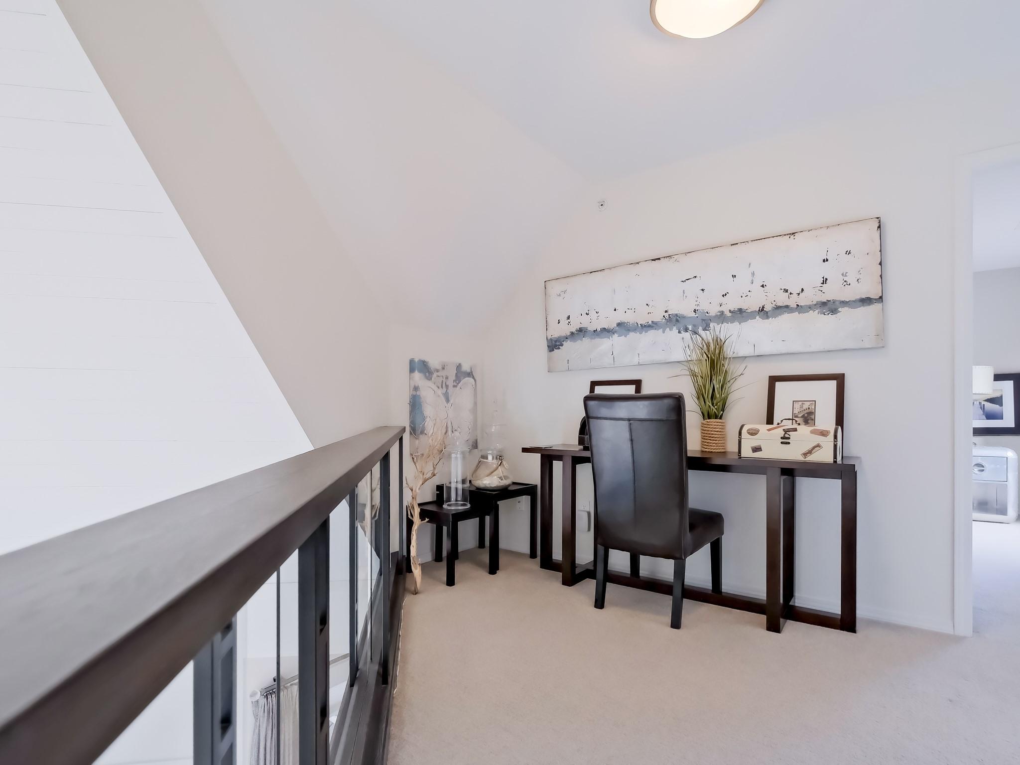221-1088 Sunset Drive, Kelowna, BC - Indoor Photo Showing Other Room