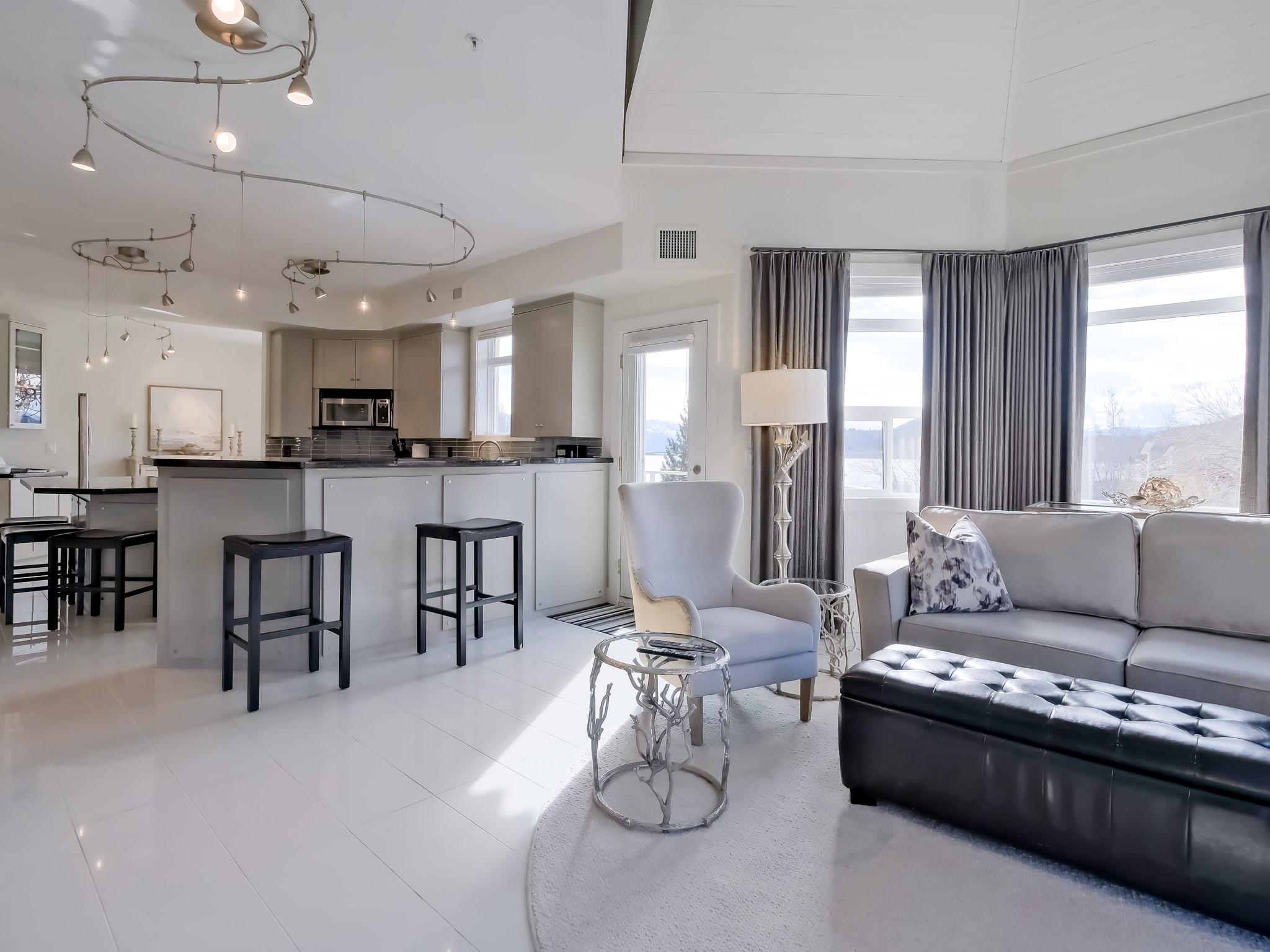 221-1088 Sunset Drive, Kelowna, BC - Indoor