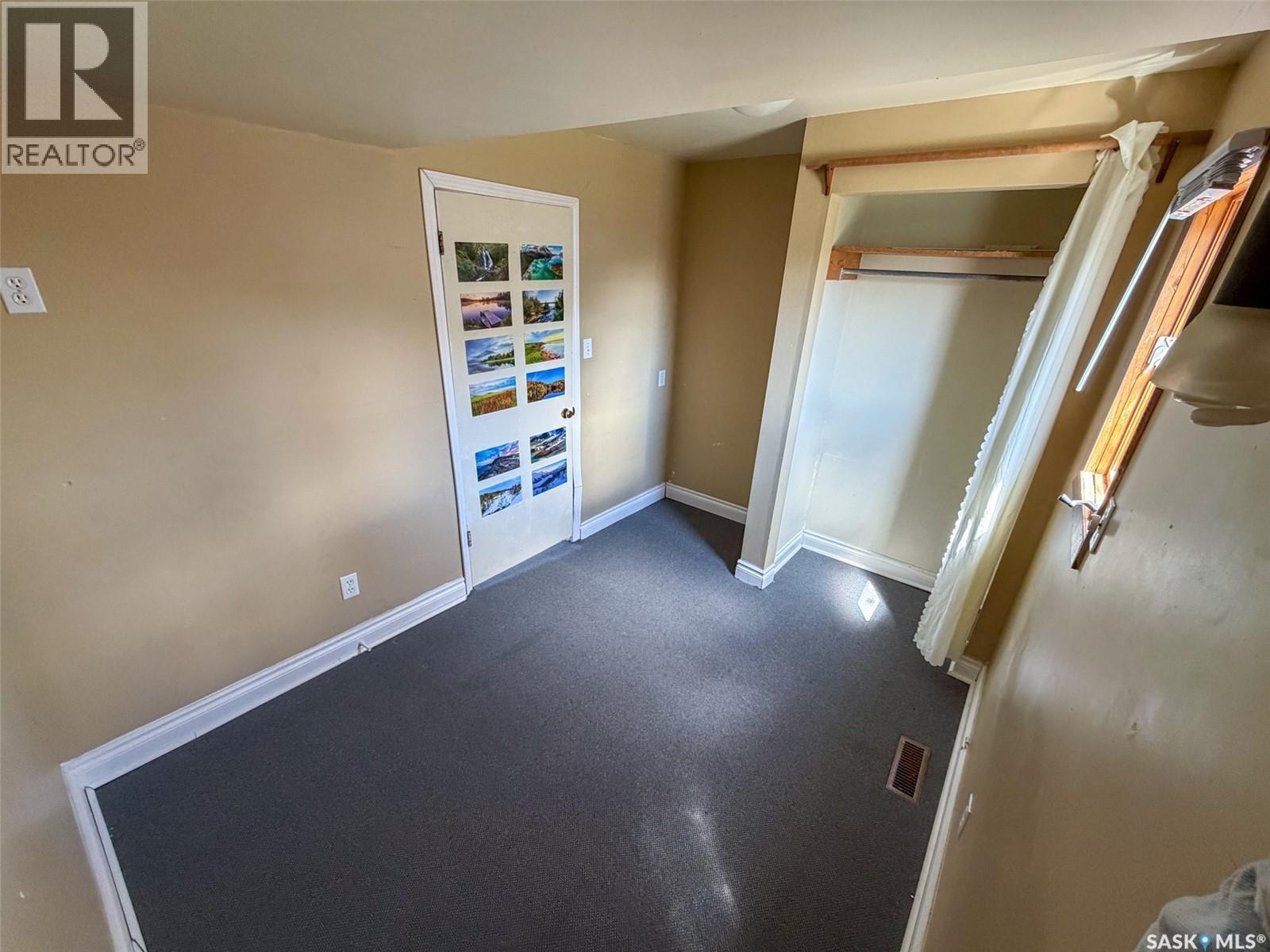 225 1St Avenue W, Frontier, SK - Indoor Photo Showing Other Room