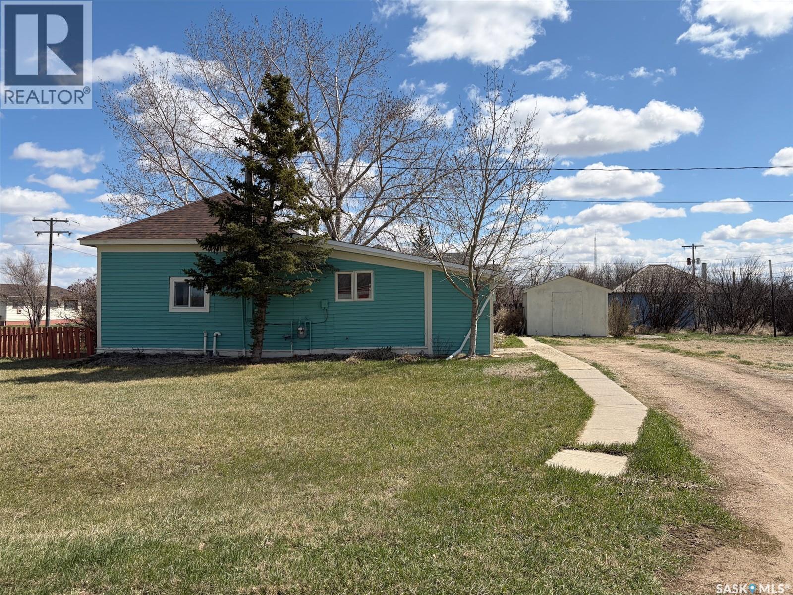 225 1St Avenue W, Frontier, SK - Outdoor