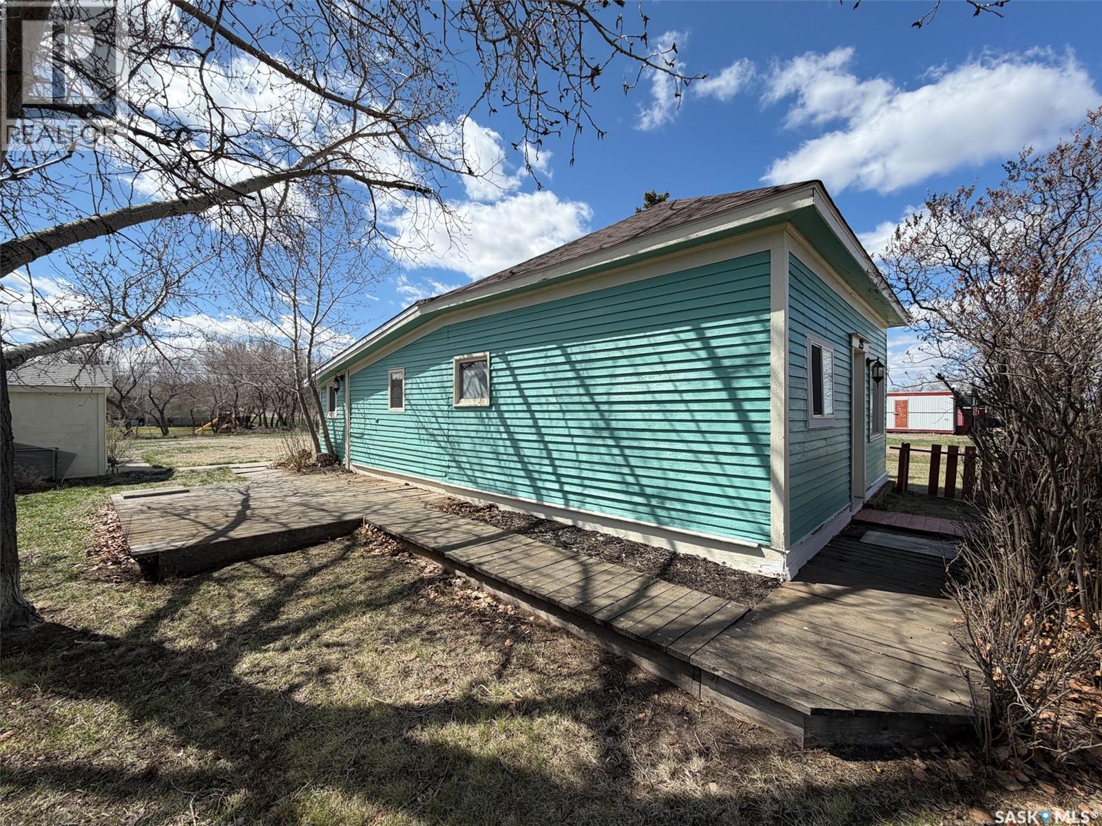 225 1St Avenue W, Frontier, SK - Outdoor