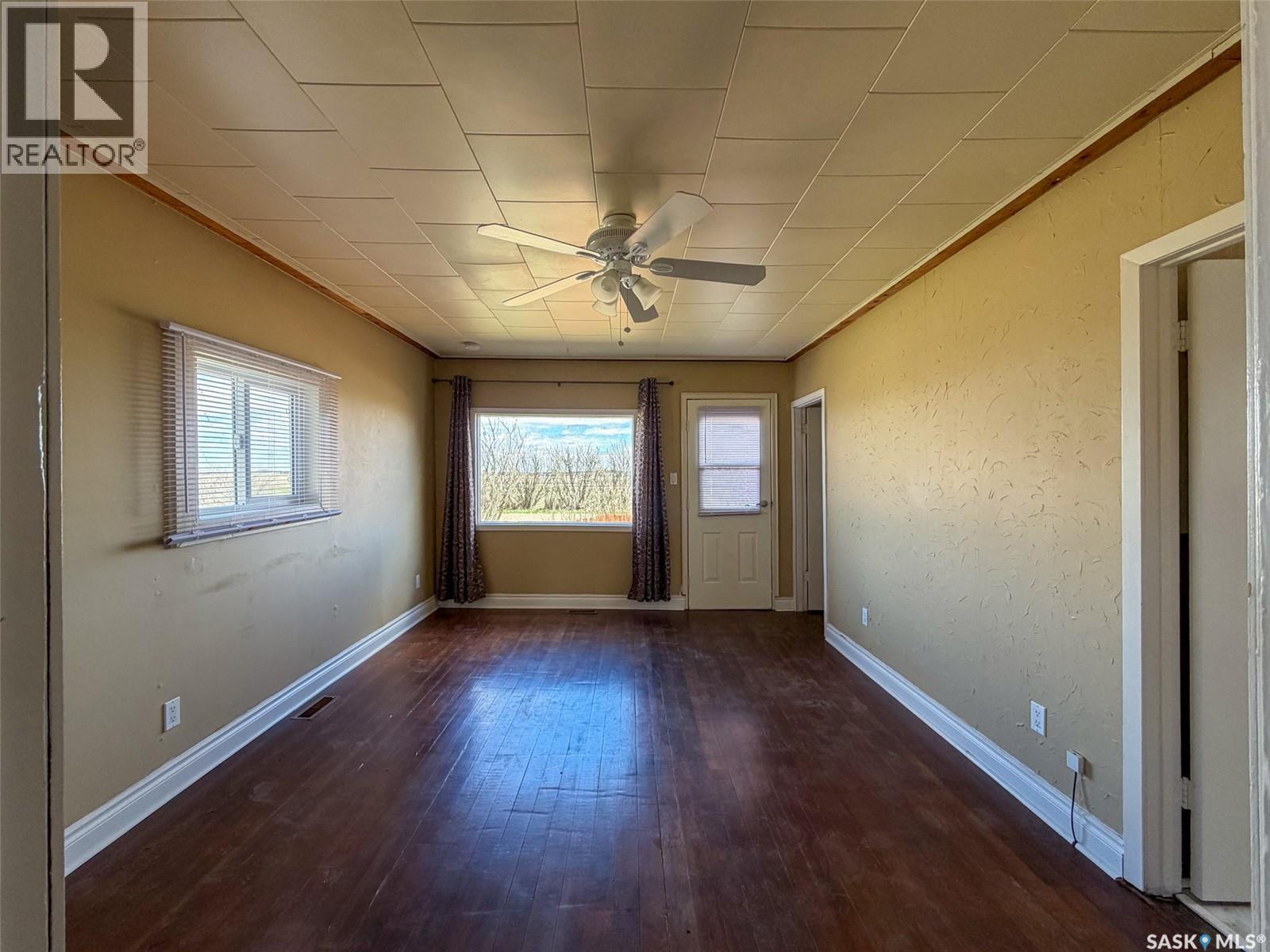 225 1St Avenue W, Frontier, SK - Indoor Photo Showing Other Room