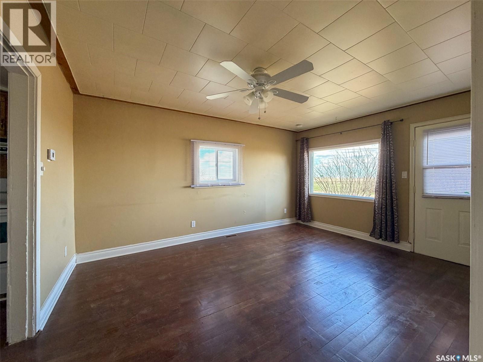 225 1St Avenue W, Frontier, SK - Indoor Photo Showing Other Room