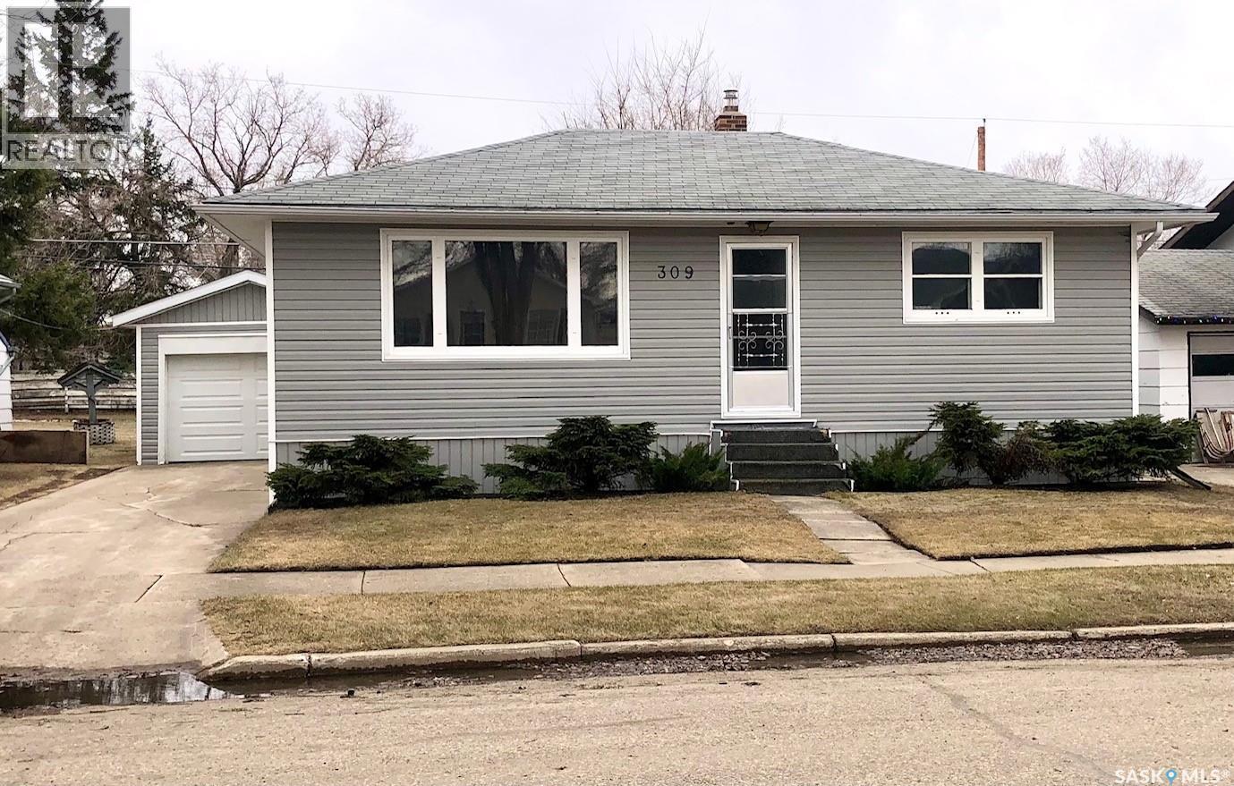 309 Fifth Avenue E, Canora, SK - Outdoor