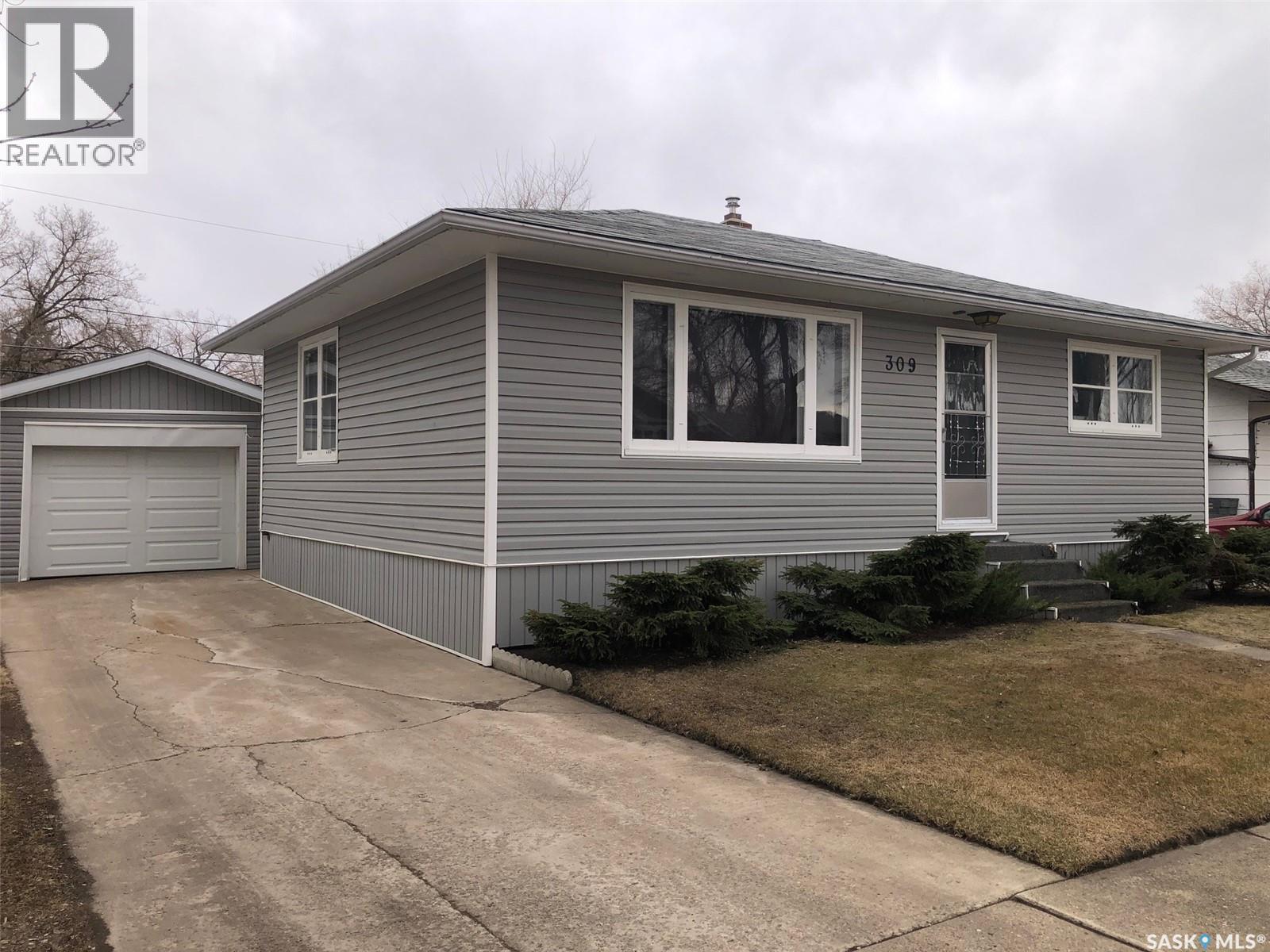 309 Fifth Avenue E, Canora, SK - Outdoor