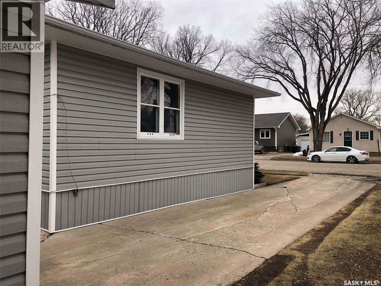 309 Fifth Avenue E, Canora, SK - Outdoor