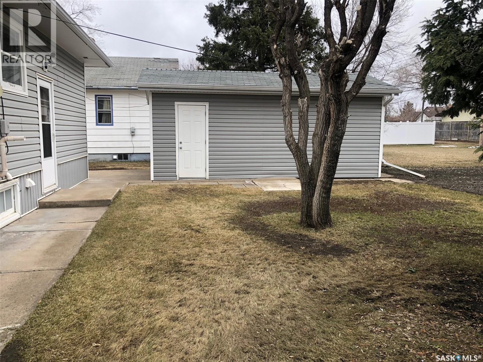 309 Fifth Avenue E, Canora, SK - Outdoor