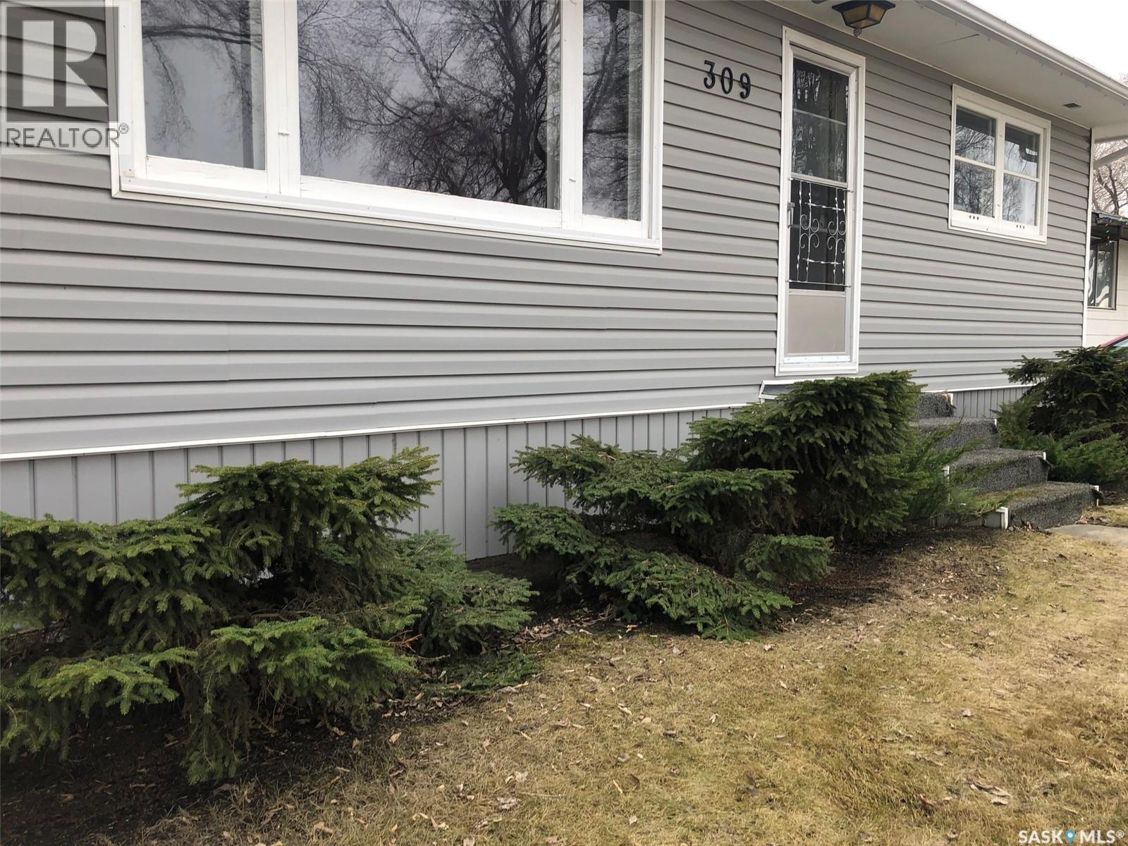 309 Fifth Avenue E, Canora, SK - Outdoor