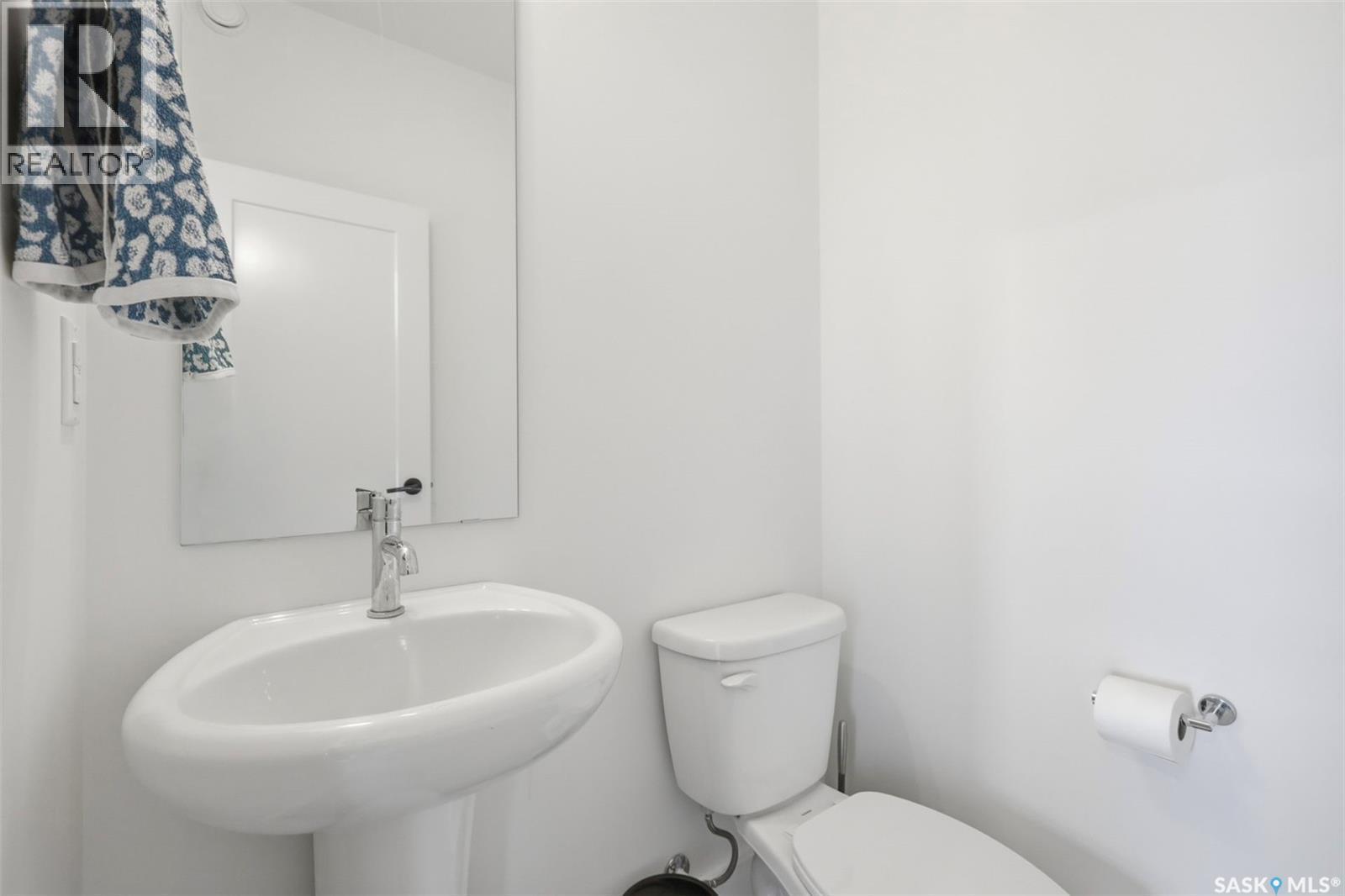 165 Rosewood Boulevard E, Saskatoon, SK - Indoor Photo Showing Bathroom