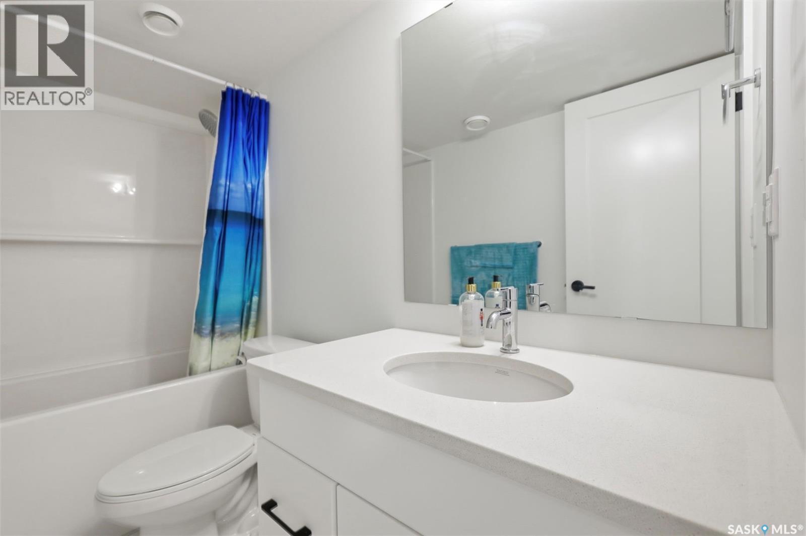 165 Rosewood Boulevard E, Saskatoon, SK - Indoor Photo Showing Bathroom