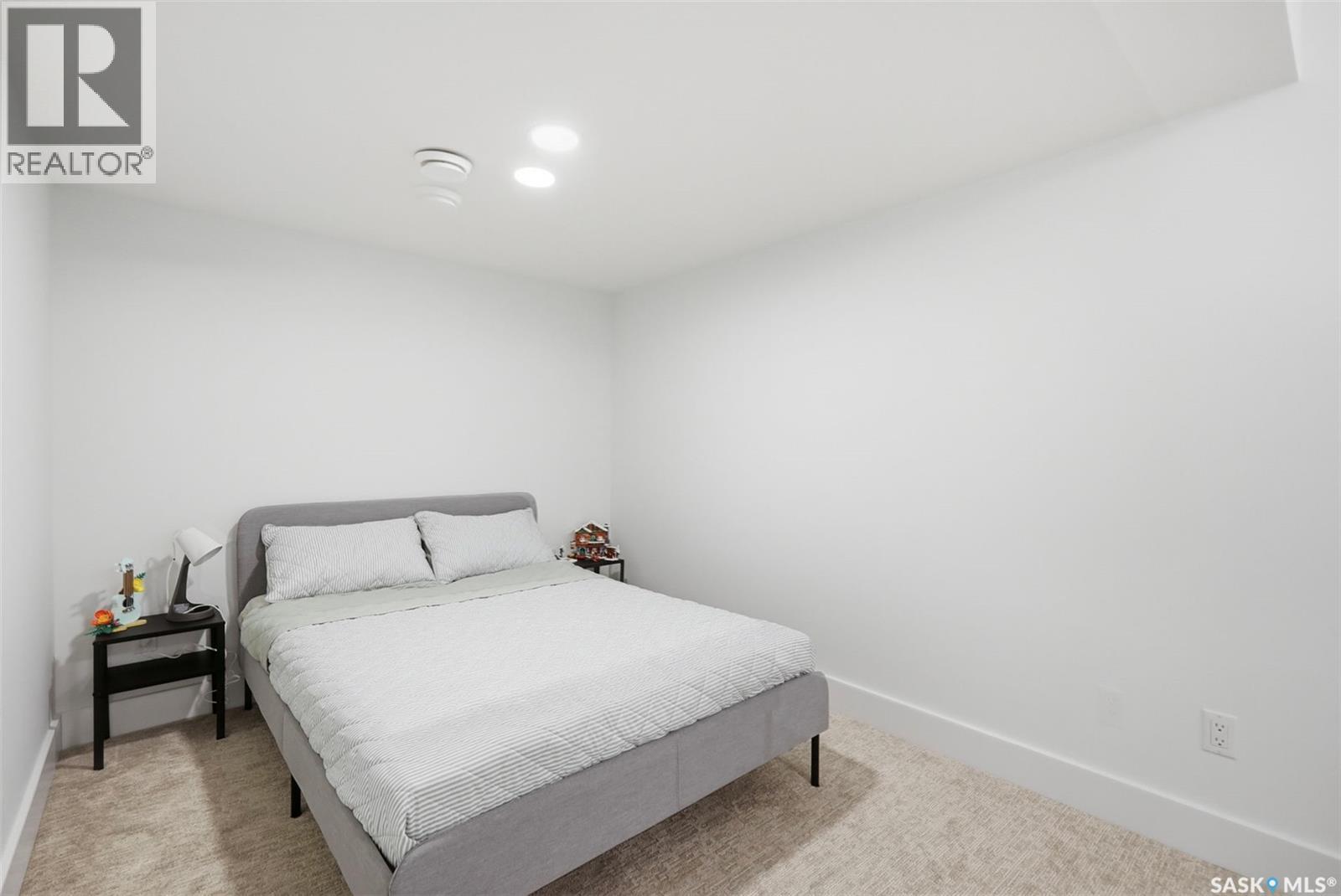 165 Rosewood Boulevard E, Saskatoon, SK - Indoor Photo Showing Bedroom