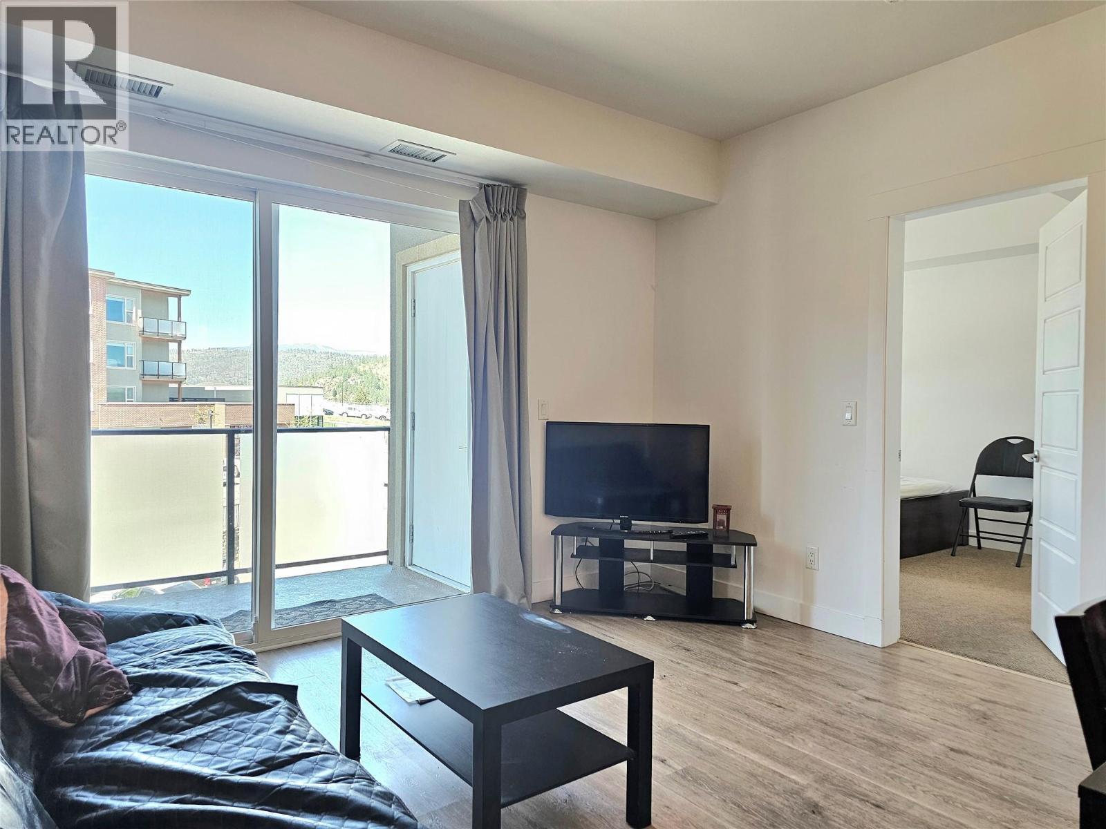 985 Academy Way Unit# 310, Kelowna, BC - Indoor Photo Showing Living Room