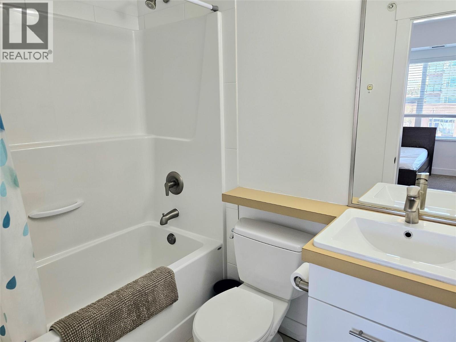 985 Academy Way Unit# 310, Kelowna, BC - Indoor Photo Showing Bathroom