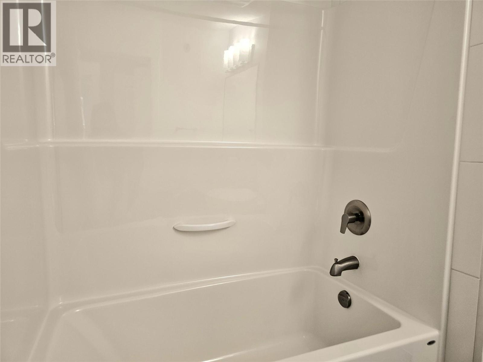 985 Academy Way Unit# 310, Kelowna, BC - Indoor Photo Showing Bathroom
