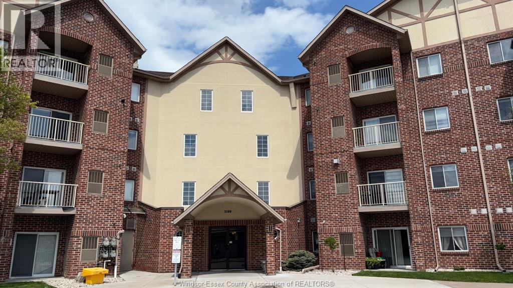 3160 Wildwood Unit# 320, Windsor, ON - Outdoor With Balcony With Facade