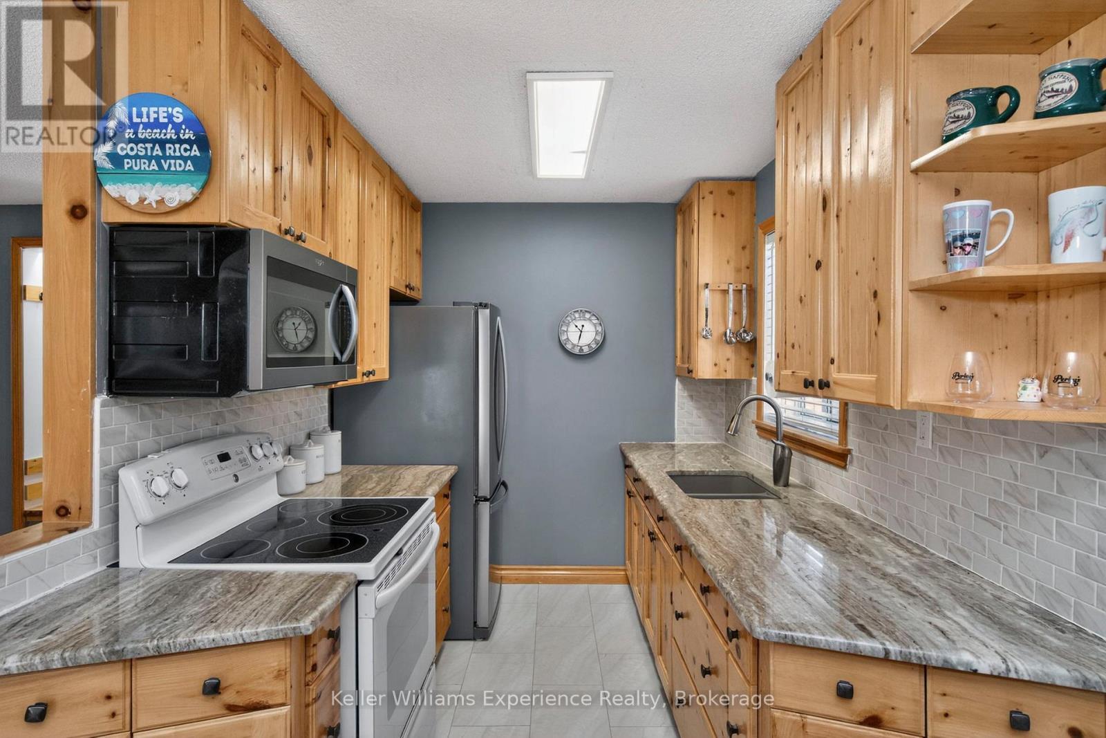194 Sawlog Point Road, Tiny, ON - Indoor Photo Showing Kitchen