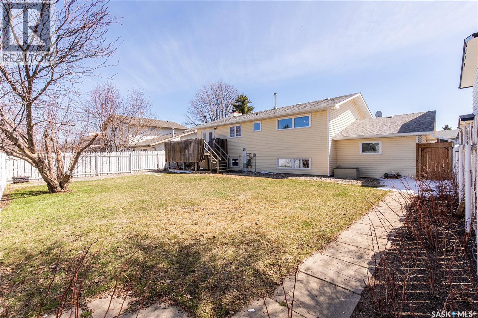 1267 Maybery Crescent, Moose Jaw, SK - Outdoor