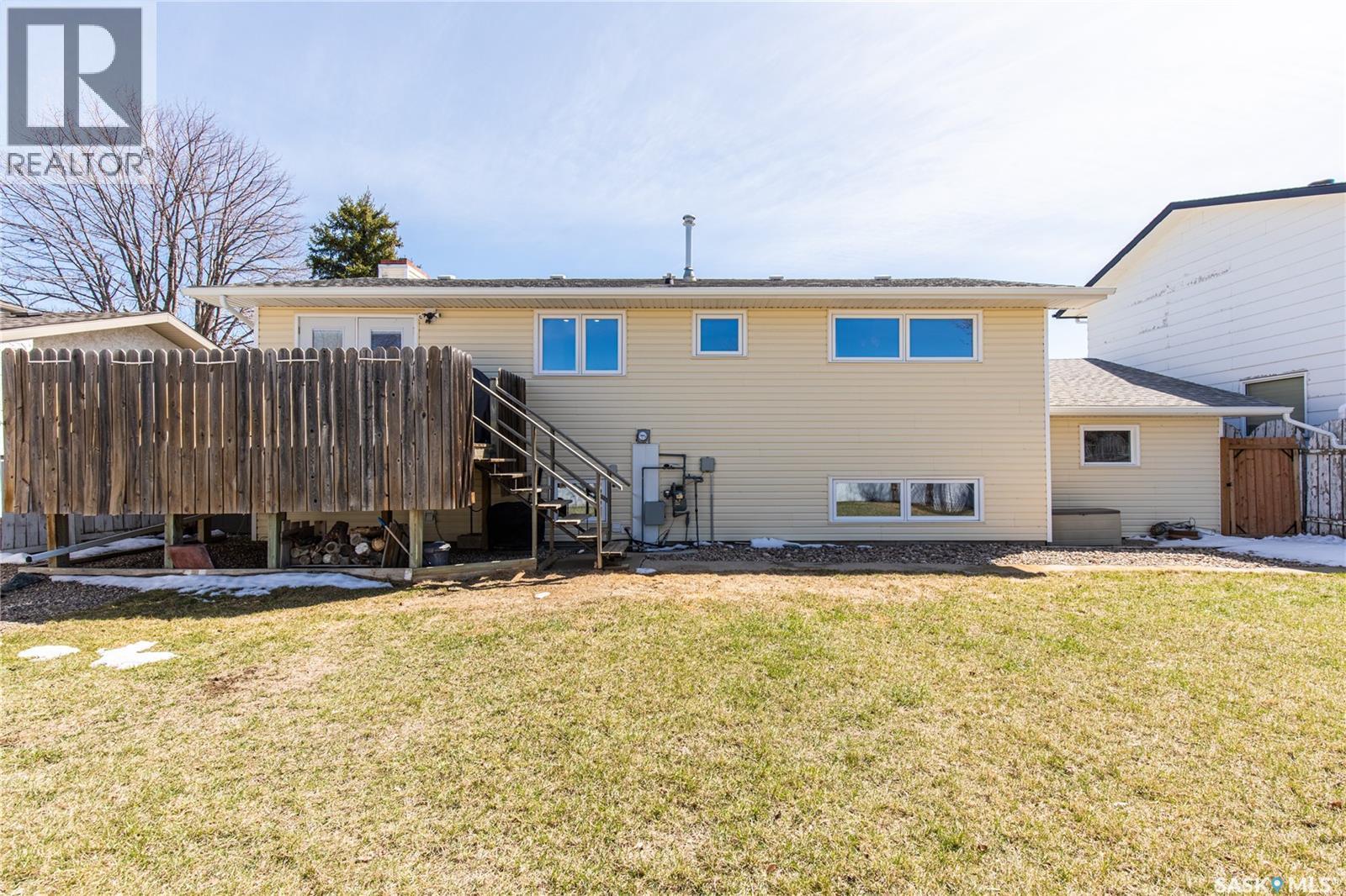 1267 Maybery Crescent, Moose Jaw, SK - Outdoor