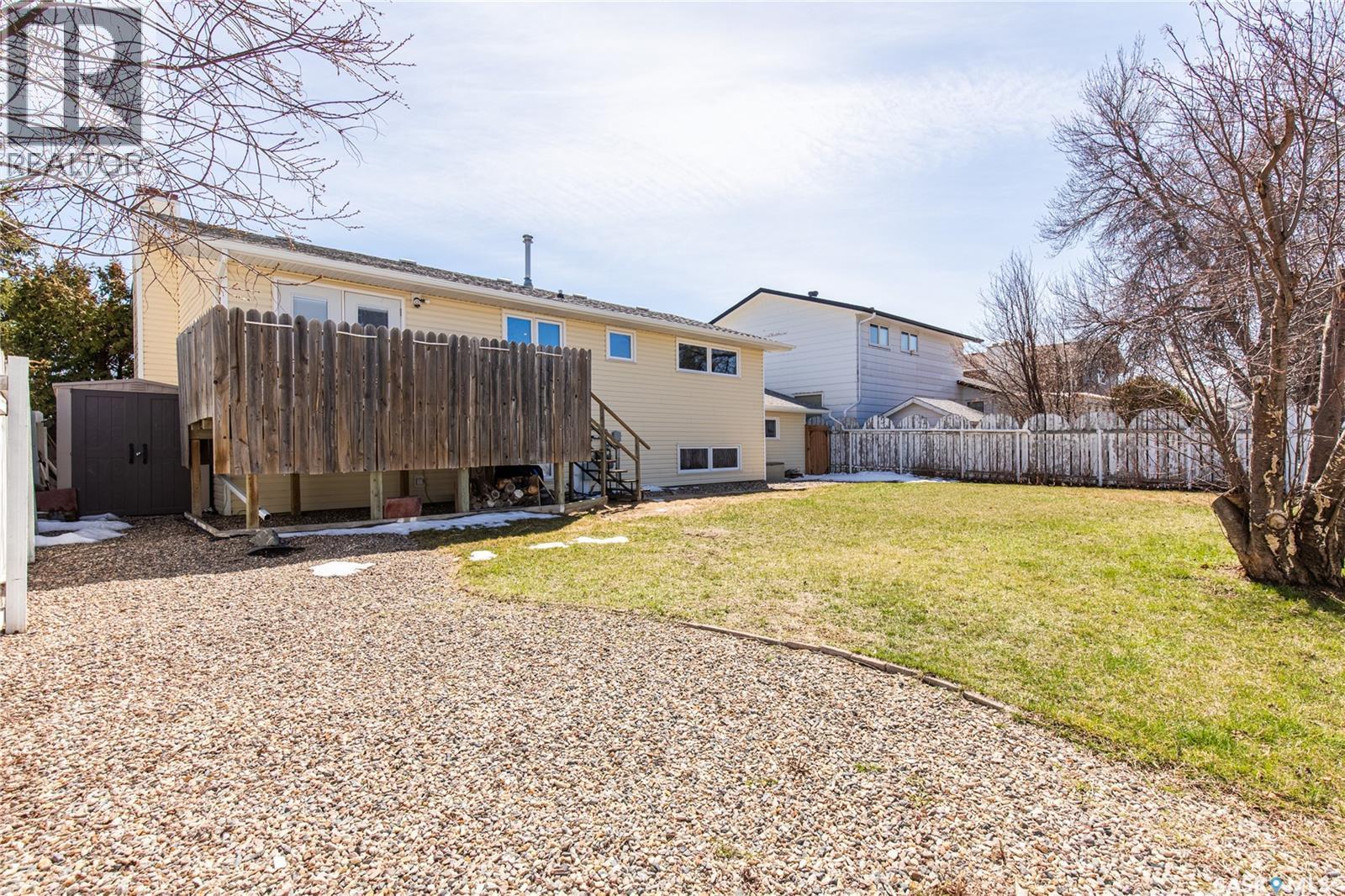 1267 Maybery Crescent, Moose Jaw, SK - Outdoor