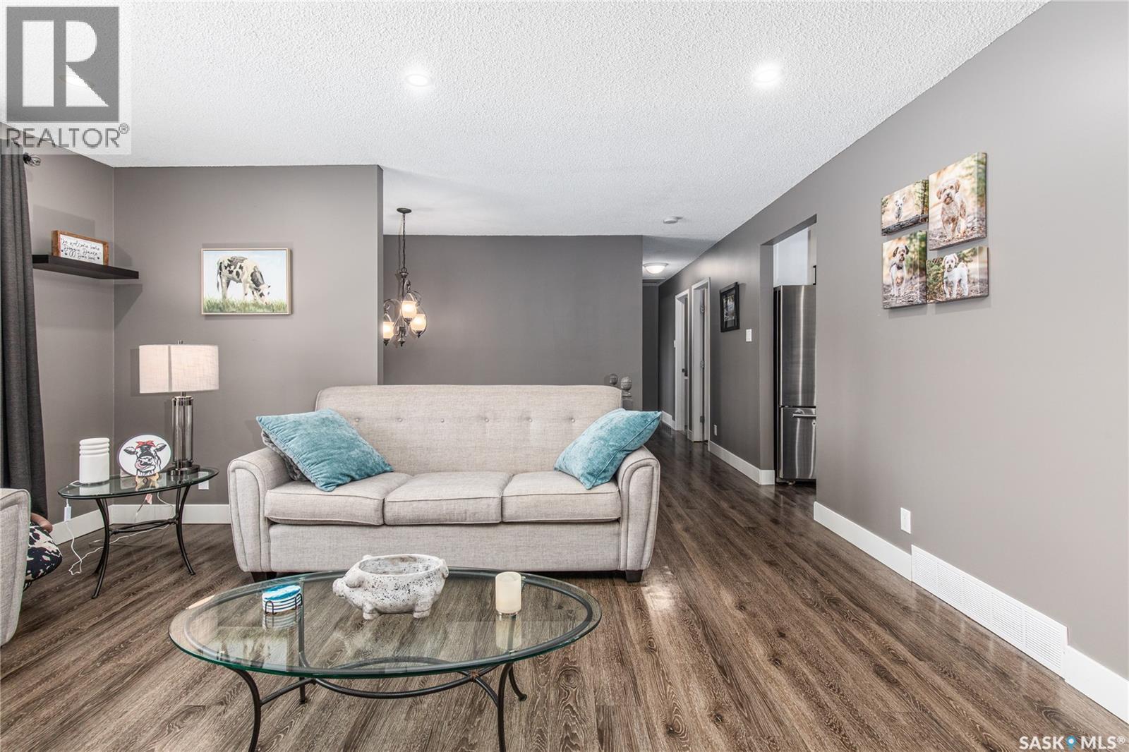 1267 Maybery Crescent, Moose Jaw, SK - Indoor Photo Showing Living Room