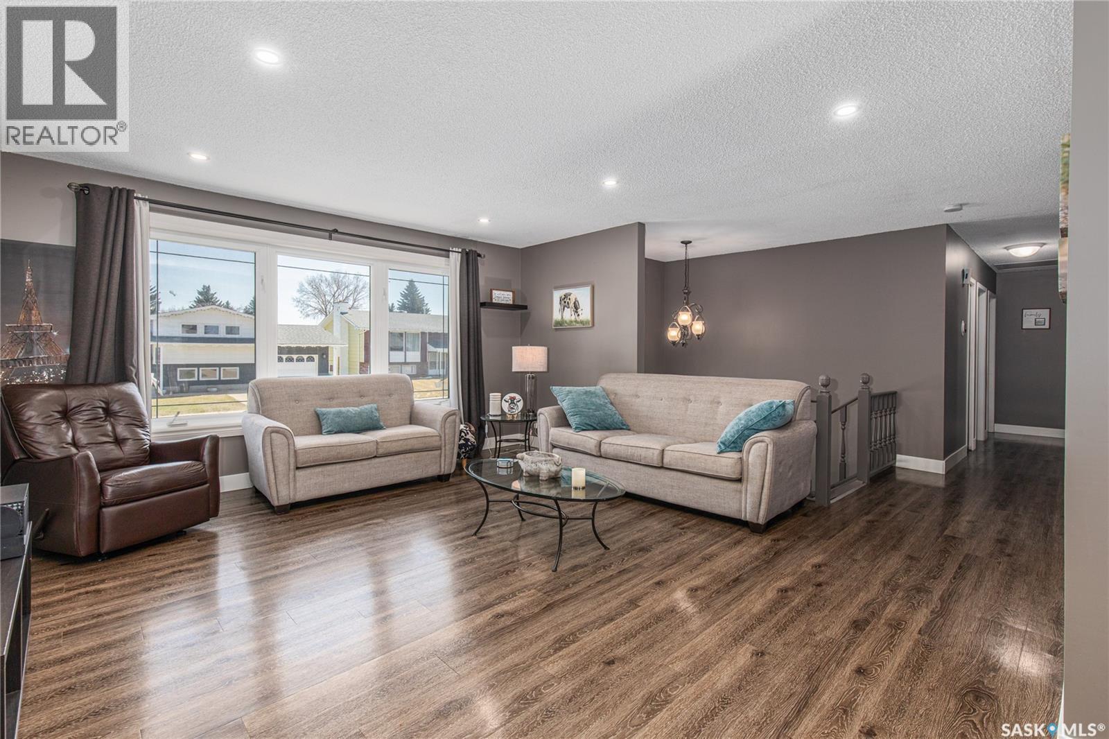 1267 Maybery Crescent, Moose Jaw, SK - Indoor Photo Showing Living Room