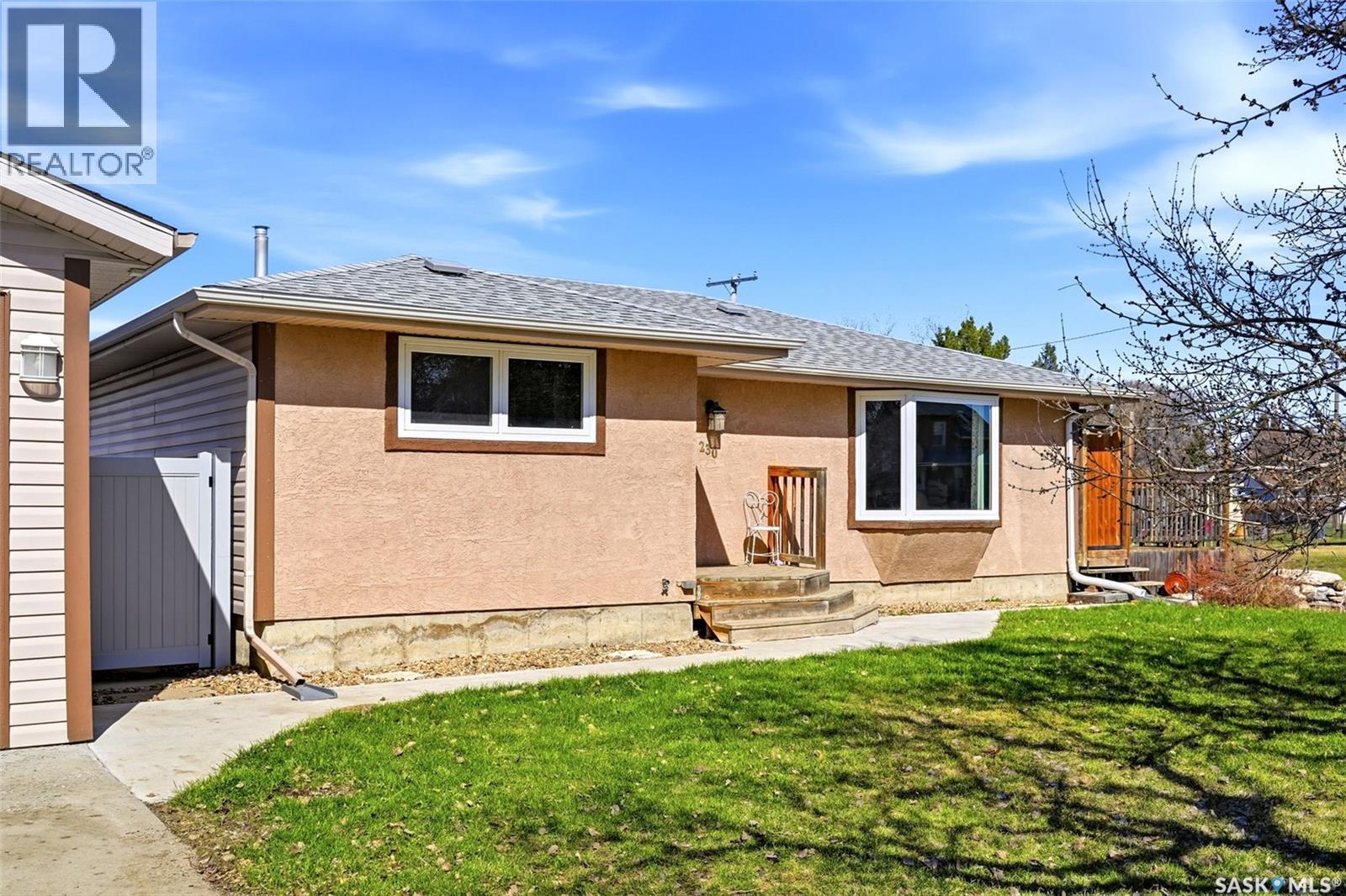 230 Prairie Avenue, Briercrest, SK - Outdoor