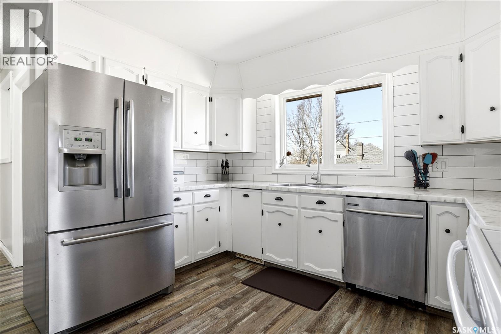 230 Prairie Avenue, Briercrest, SK - Indoor Photo Showing Kitchen