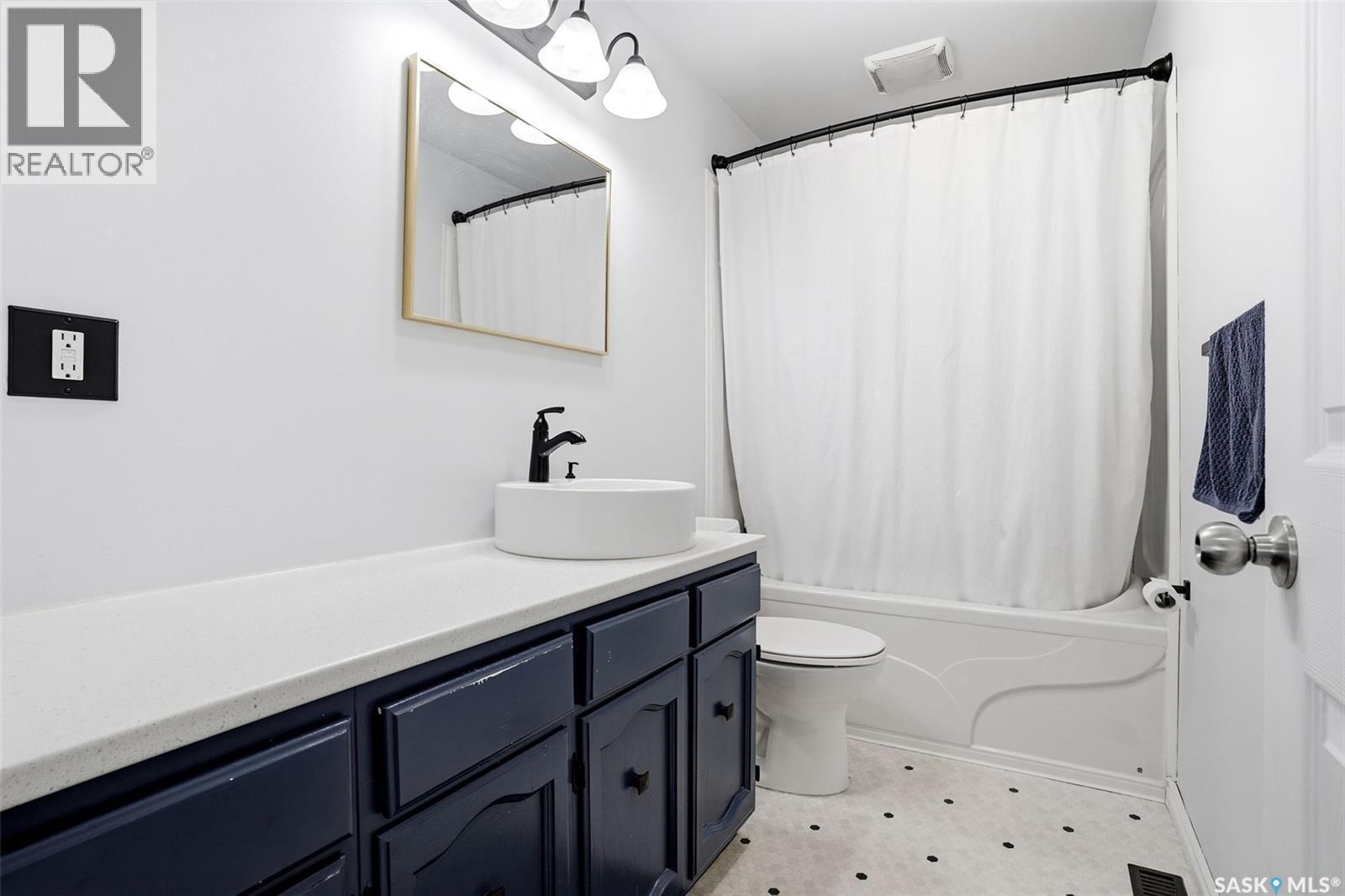 230 Prairie Avenue, Briercrest, SK - Indoor Photo Showing Bathroom