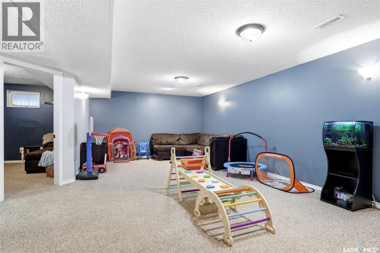 230 Prairie Avenue, Briercrest, SK - Indoor