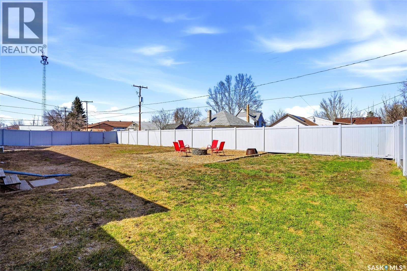 230 Prairie Avenue, Briercrest, SK - Outdoor With Backyard