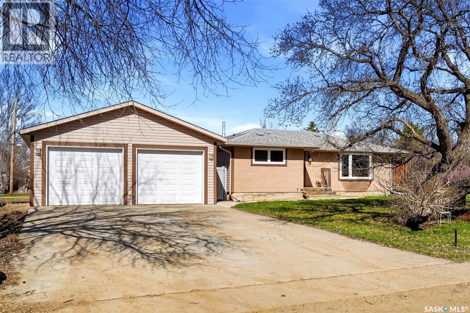 230 Prairie Avenue, Briercrest, SK - Outdoor
