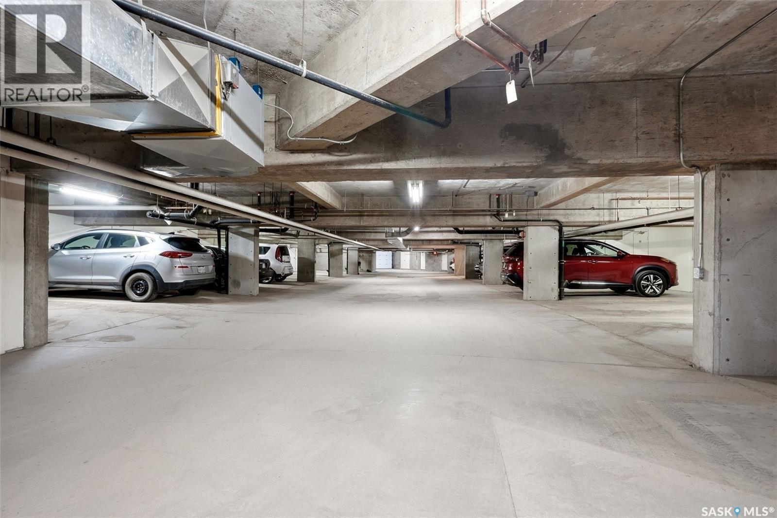 236 2530 25Th Avenue, Regina, SK - Indoor Photo Showing Garage