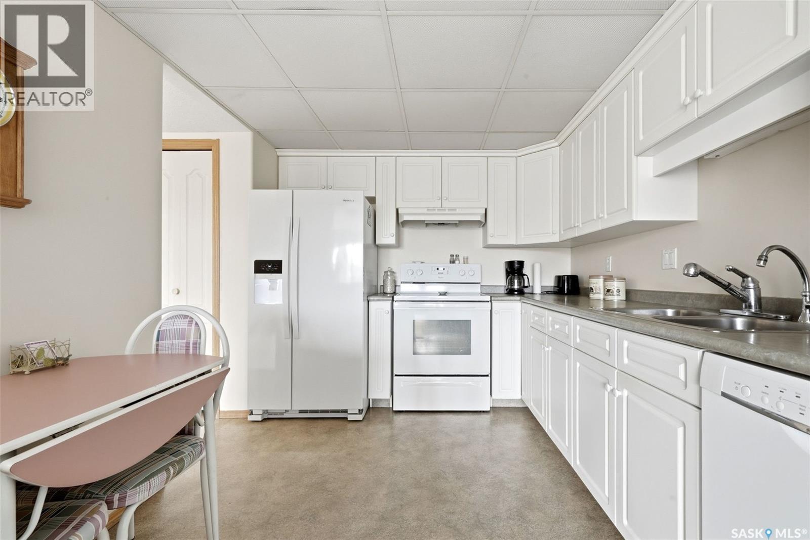 236 2530 25Th Avenue, Regina, SK - Indoor Photo Showing Kitchen With Double Sink