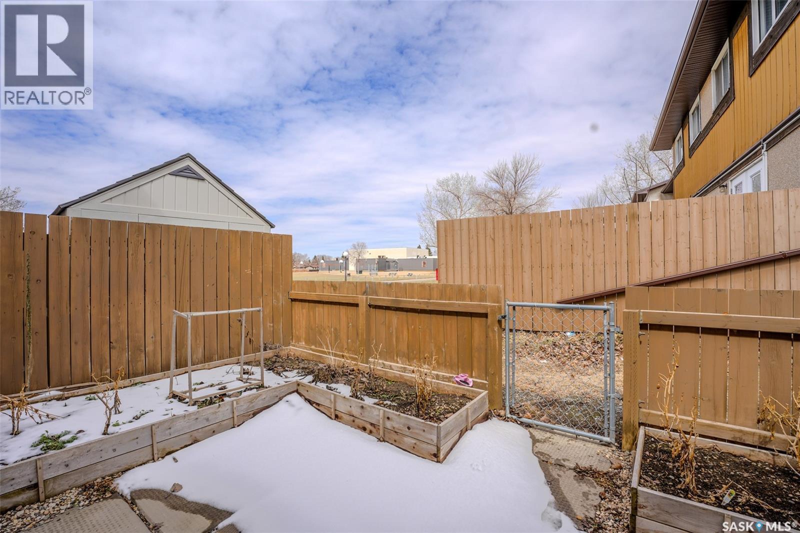 91 Mackenzie Way, Regina, SK - Outdoor
