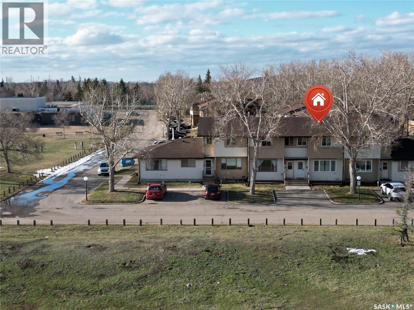91 Mackenzie Way, Regina, SK - Outdoor With Facade
