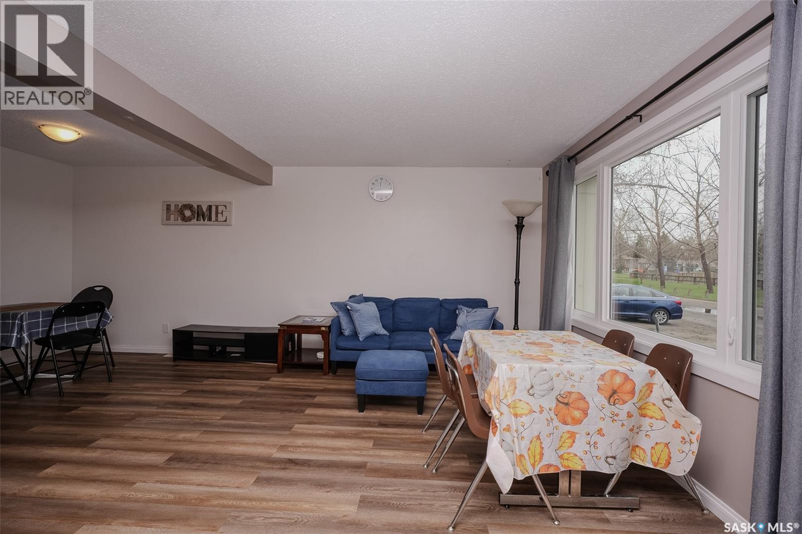 91 Mackenzie Way, Regina, SK - Indoor Photo Showing Dining Room