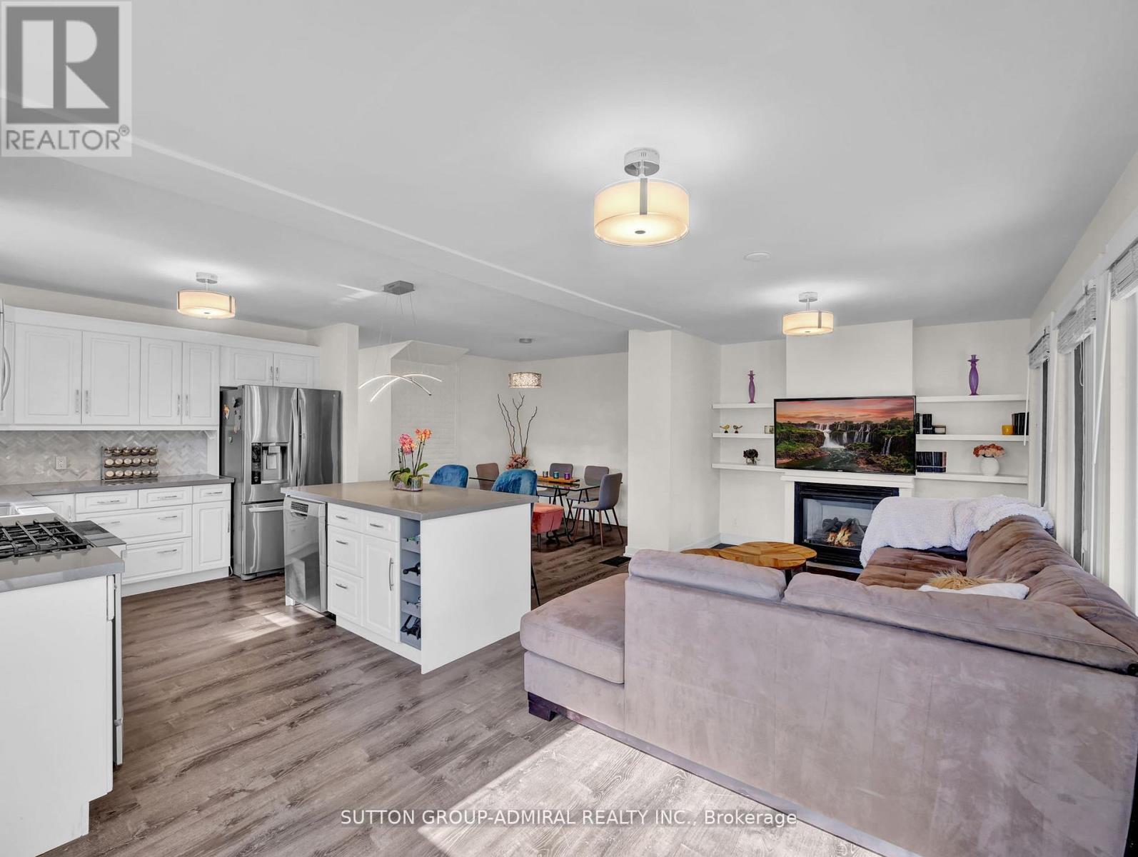 365 Beach Boulevard, Hamilton, ON - Indoor Photo Showing Kitchen