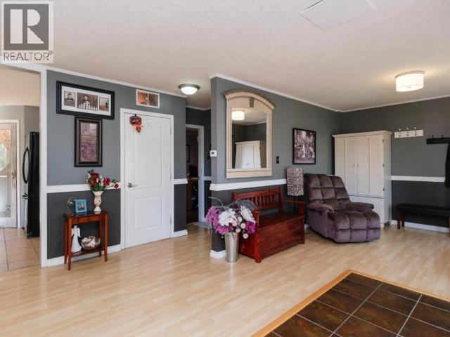 2001 Centennial Street, Whitehorse, YT - Indoor Photo Showing Living Room