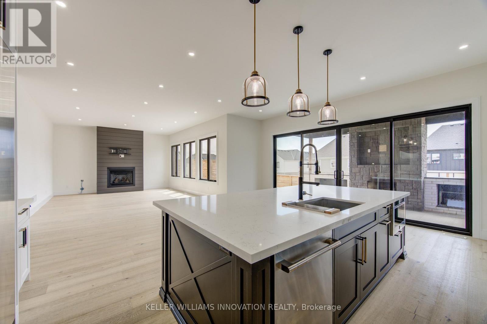 8 Edgeview Crescent W, Middlesex Centre, ON - Indoor Photo Showing Kitchen With Fireplace With Upgraded Kitchen