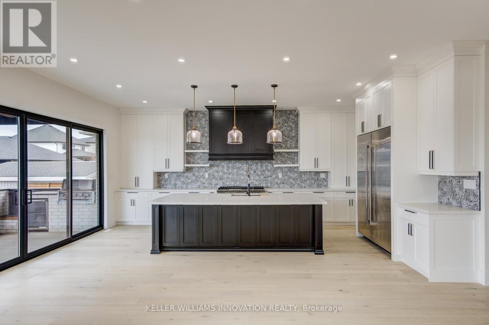 8 Edgeview Crescent W, Middlesex Centre, ON - Indoor Photo Showing Kitchen With Upgraded Kitchen