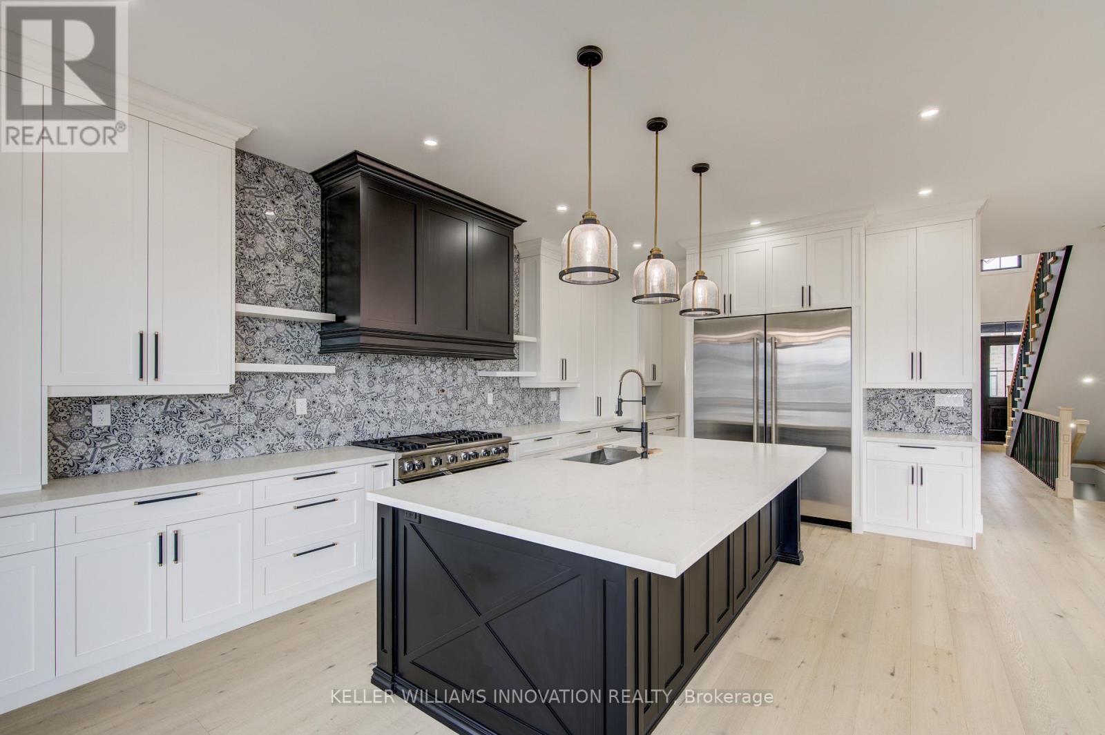 8 Edgeview Crescent W, Middlesex Centre, ON - Indoor Photo Showing Kitchen With Upgraded Kitchen