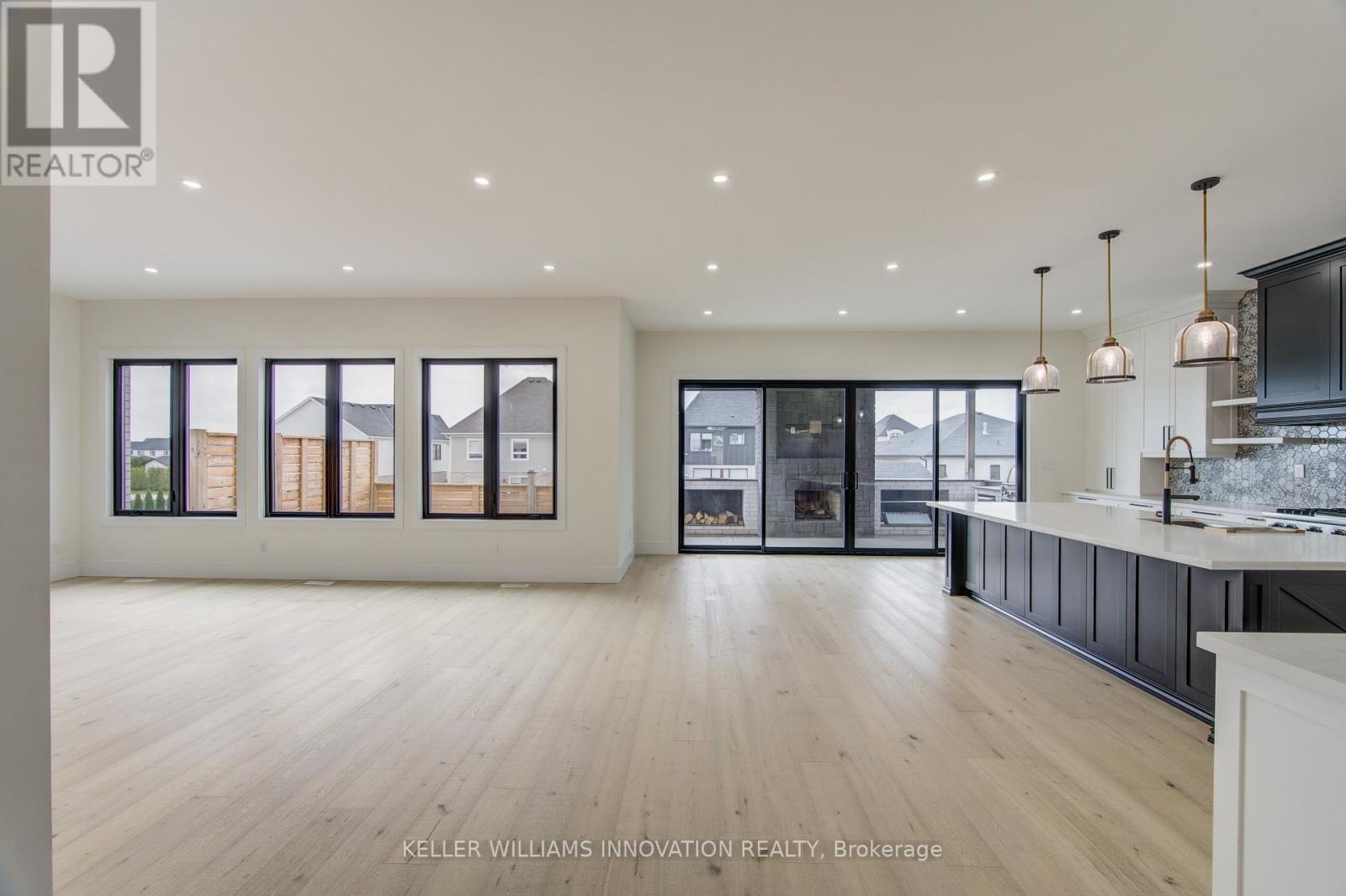 8 Edgeview Crescent W, Middlesex Centre, ON - Indoor Photo Showing Kitchen With Upgraded Kitchen