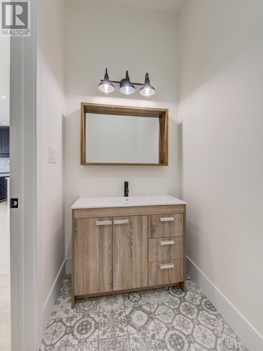 8 Edgeview Crescent W, Middlesex Centre, ON - Indoor Photo Showing Other Room