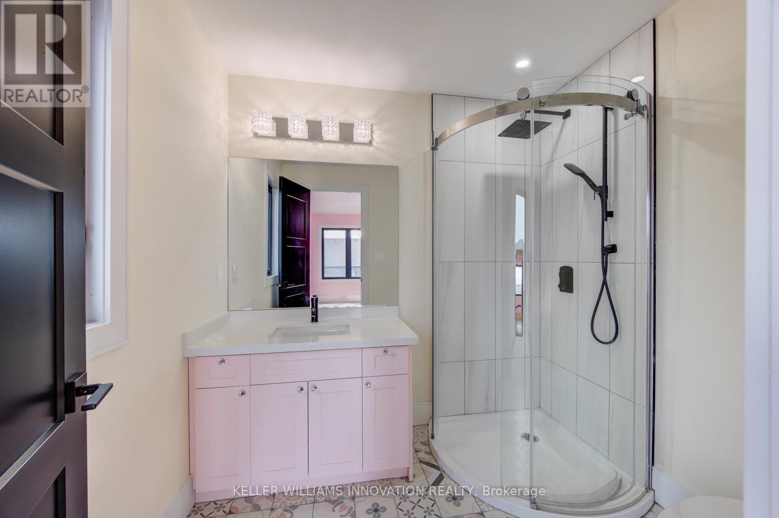 8 Edgeview Crescent W, Middlesex Centre, ON - Indoor Photo Showing Bathroom