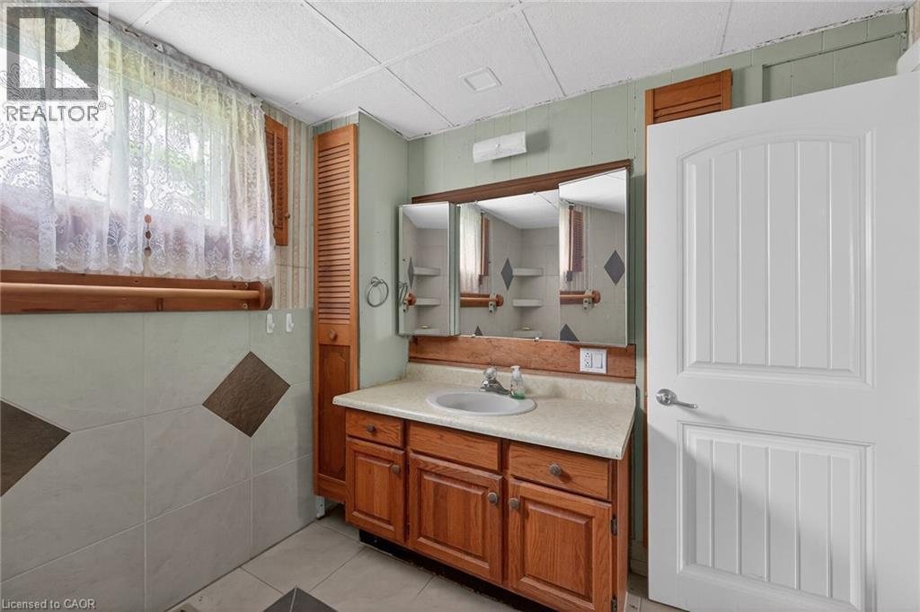 313 John Street, Simcoe, ON - Indoor Photo Showing Bathroom