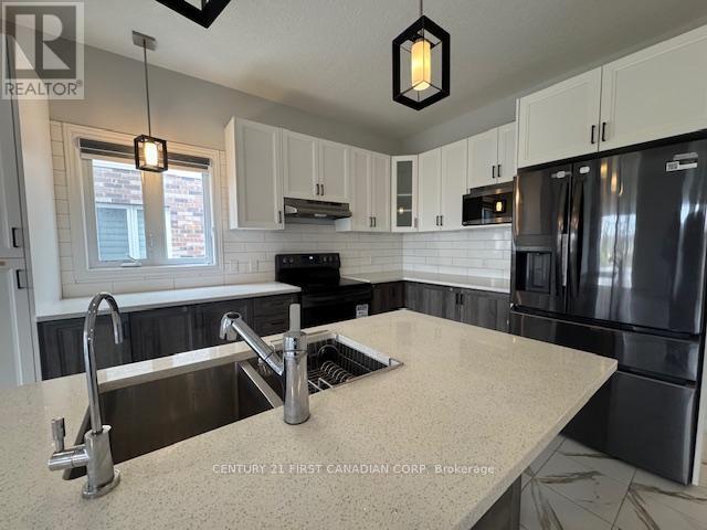 245 Wesley Boulevard, Cambridge, ON - Indoor Photo Showing Kitchen With Upgraded Kitchen