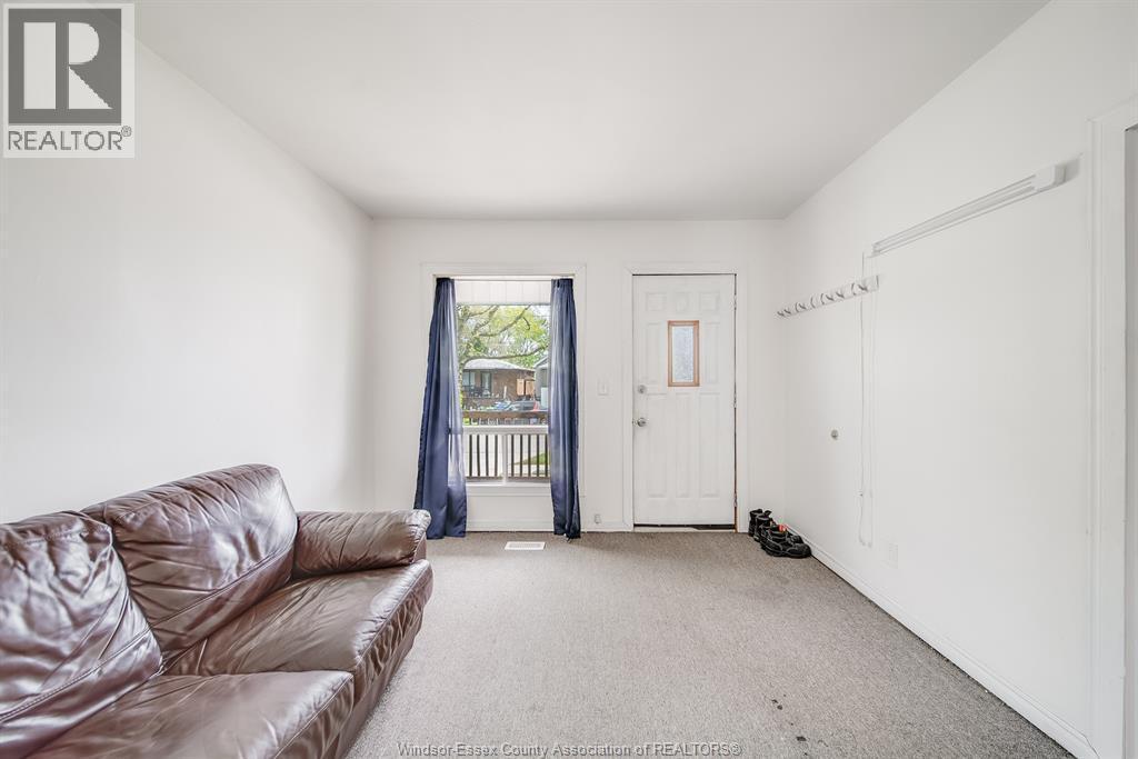 3574 Bloomfield Rd., Windsor, ON - Indoor