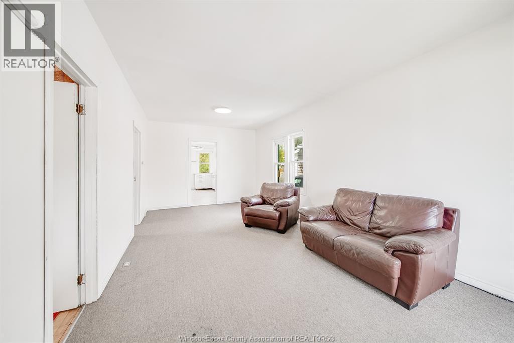 3574 Bloomfield Rd., Windsor, ON - Indoor